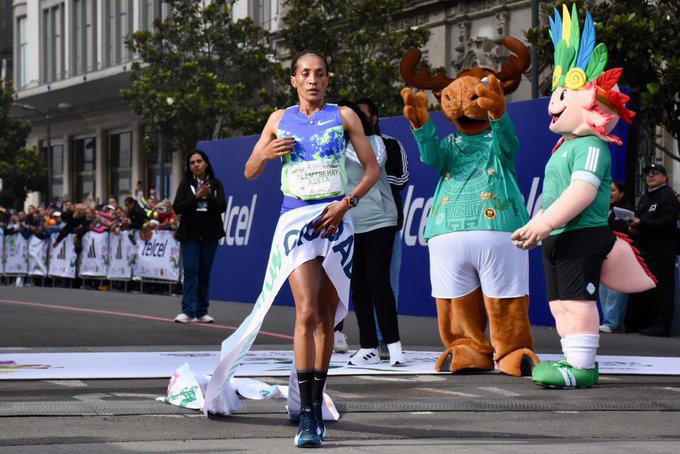 $!Cristhian Pacheco y Alemtsehay Asefa se coronan el Maratón de la Ciudad de México