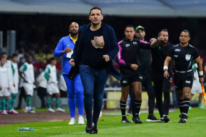 VIDEOS: ‘Tano’ Ortiz y Nicolás Larcamón protagonizan pelea en partido; los expulsan