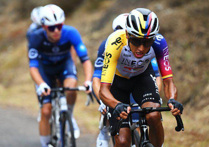 Egan Bernal se estrena en la Vuelta en otra etapa recortada por las protestas
