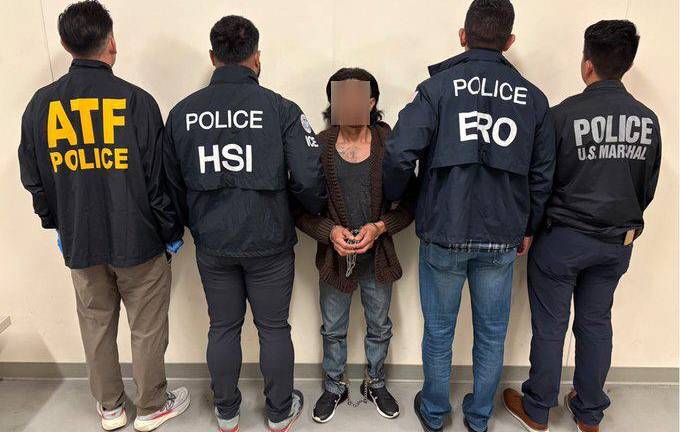 La Presidenta Claudia Sheinbaum Pardo informó que México ha solicitado al Gobierno de EU una participación más activa en operativos contra redes criminales que operan en territorio de ese país.