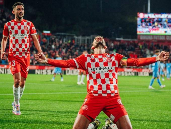 El Girona frena su caída libre y da un paso de gigante hacia la permanencia