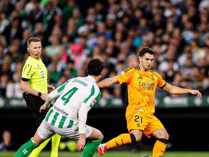 Real Madrid cede terreno al caer ante el Betis; Atlético es líder de LaLiga