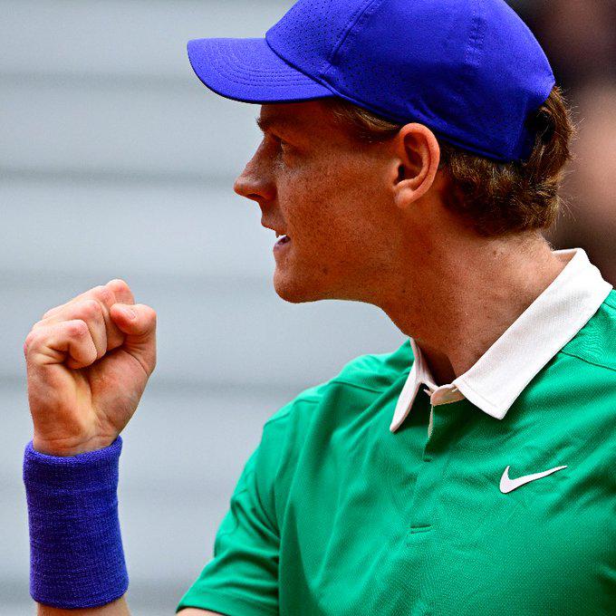 $!El Sinner más despiadado mete miedo en París; Djokovic con 15 años seguidos llegando a la segunda semana