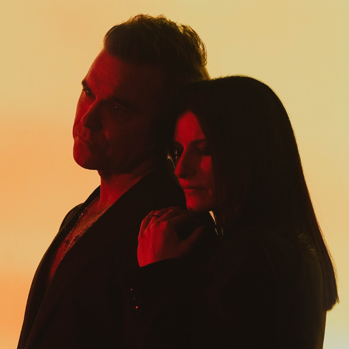 $!Robbie Williams y Laura Pausini presentan ‘Desire’, el himno oficial de la FIFA
