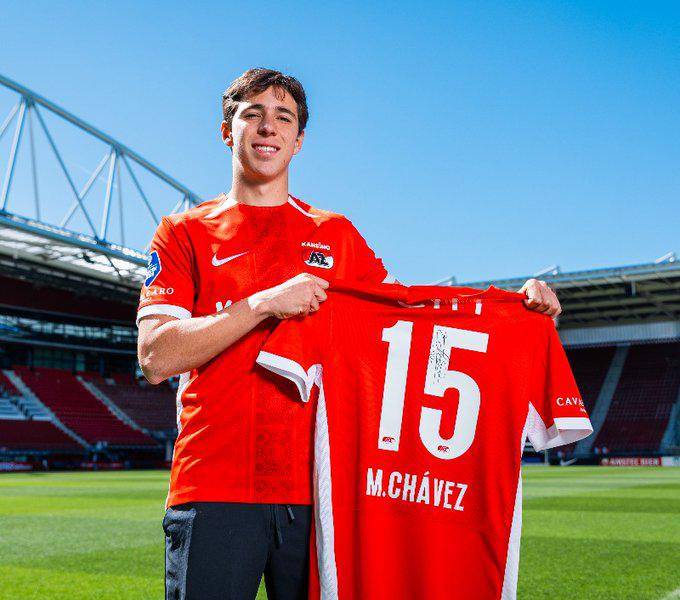 Mateo Chávez firma con AZ Alkmaar hasta 2030