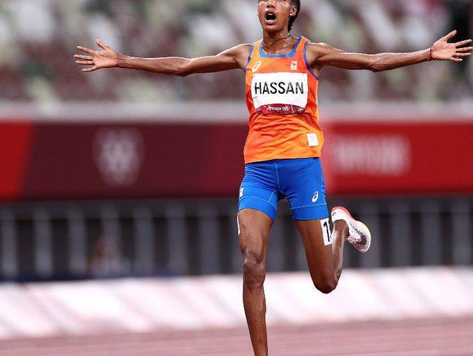 Sifan Hassan culmina su triple reto en Tokio 2020 con el oro en 10 mil metros