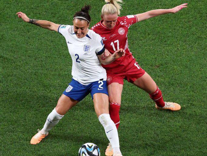 Lesión de Keira Walsh empaña victoria inglesa ante Dinamarca