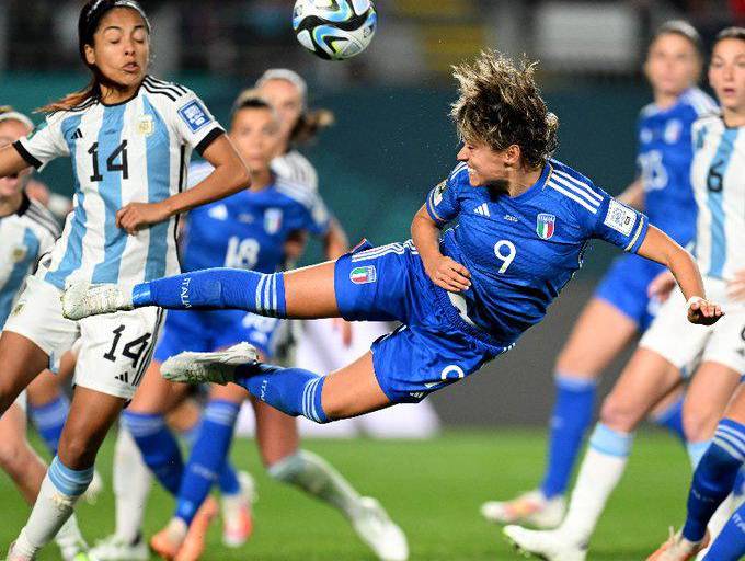 Argentina cae en su estreno mundialista ante Italia