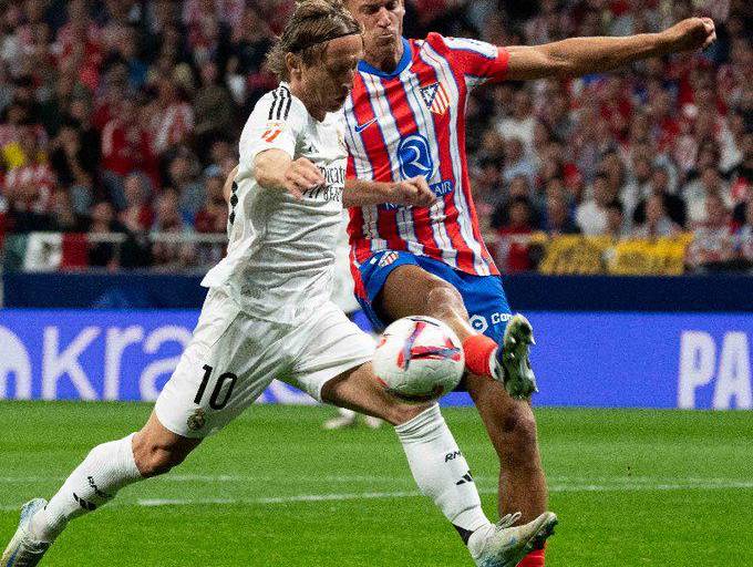 Real Madrid y Atlético empatan en un partido con incidentes y polémica
