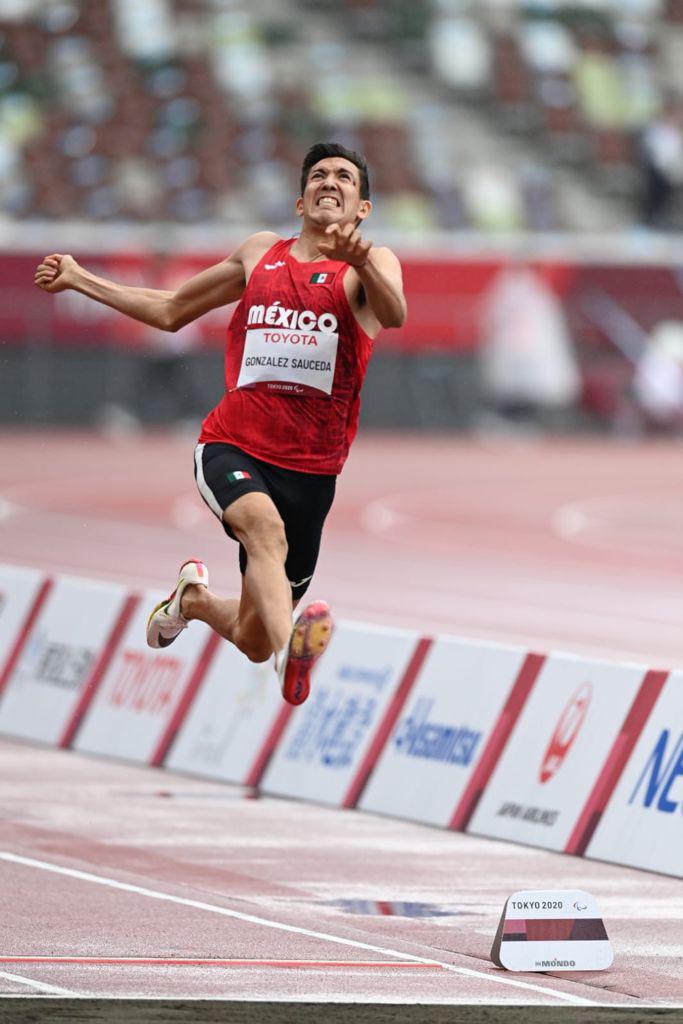 $!Sinaloense Jorge Benjamín González finaliza quinto en salto de los Paralímpicos de Tokio