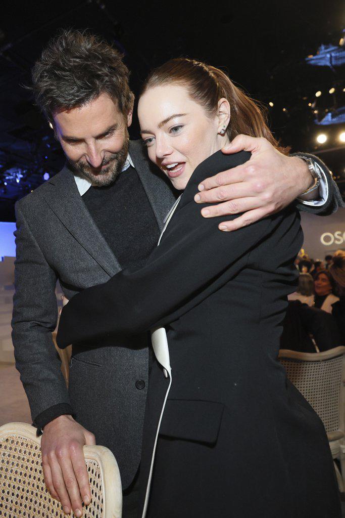 $!Bradley Cooper y Emma Stone.