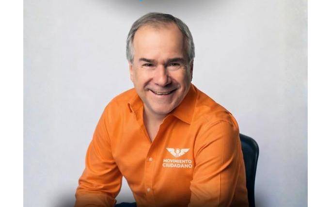 Sergio Esquer, conocido como “El Pío”, es originario de Culiacán y ha desarrollado su trayectoria principalmente en el sector agrícola y empresarial.