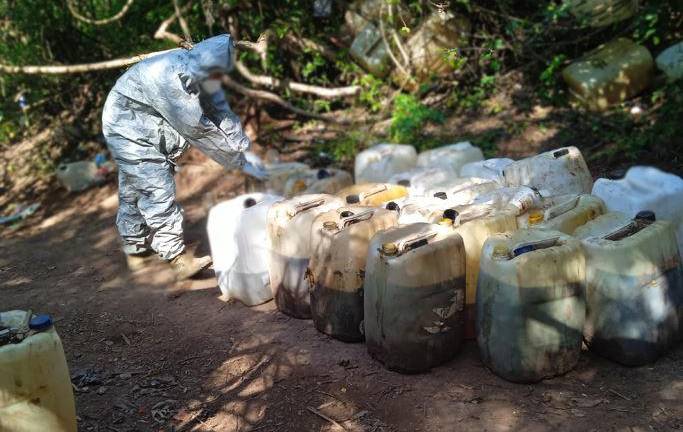 Ejército deshabilita punto de almacenamiento de químicos en zona rural de Culiacán, Sinaloa.