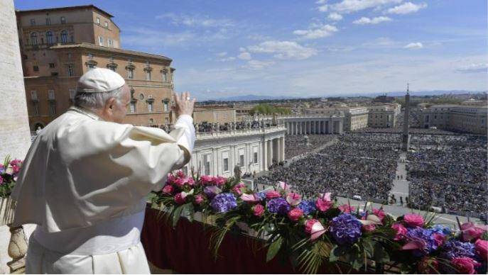 Tras celebrar la misa del Domingo de Resurrección en la Plaza de San Pedro ante 50 mil personas, el Papa se refirió a la “incredulidad” que estamos probando con esta “Pascua de guerra”.