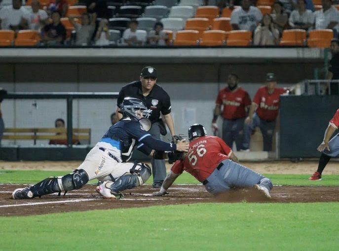 Peloteros de Tomateros de Culiacán se llevan la semana en el verano