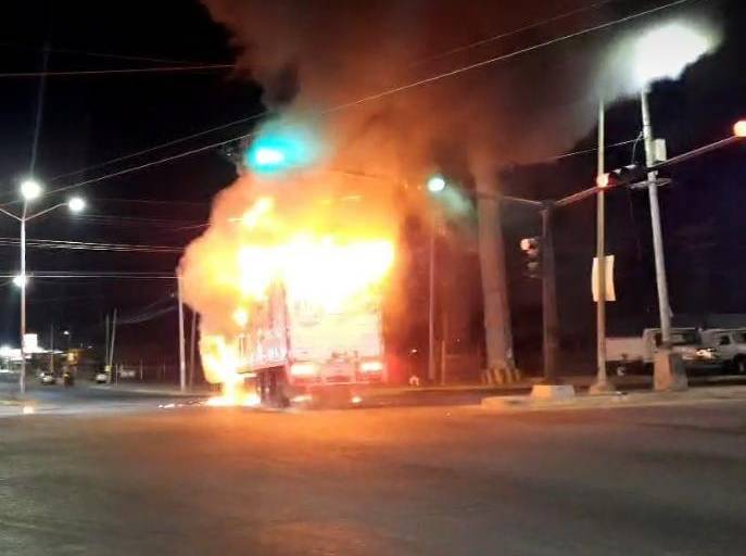 ALERTA | Enfrentamientos armados, bloqueos de avenidas e incendio de autos se registran de Culiacán