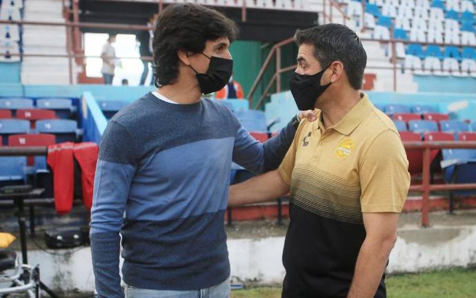 Rafael García (der.) aceptó que era importante corregir el camino después de la dolorosa caída en casa ante Tapatío.