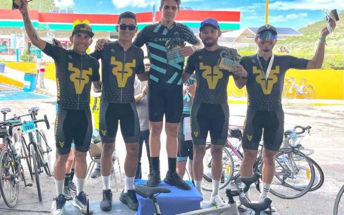Venados de Mazatlán Cycling Team domina el Gran Fondo Coconal