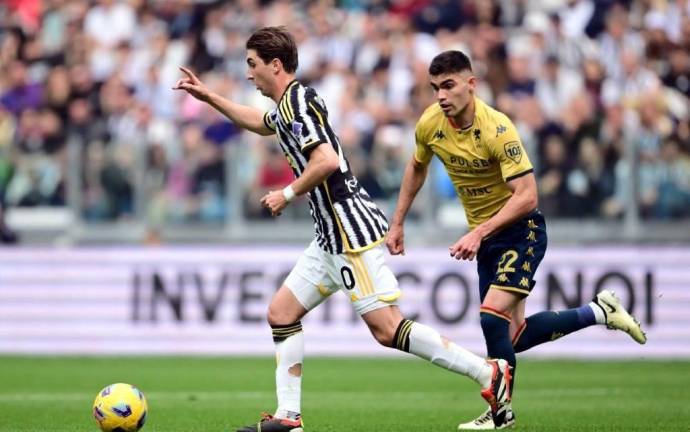 Con uno menos, Juventus empata con el Génova de Johan Vásquez