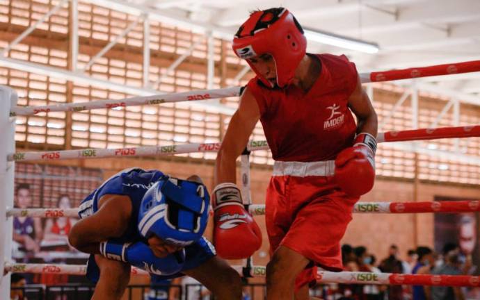 Culiacán y Ahome dominan selectivo estatal de boxeo