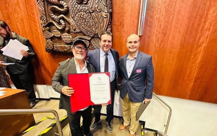 Venados de Mazatlán y José Luis Urquidy reciben reconocimientos en el Senado de la República