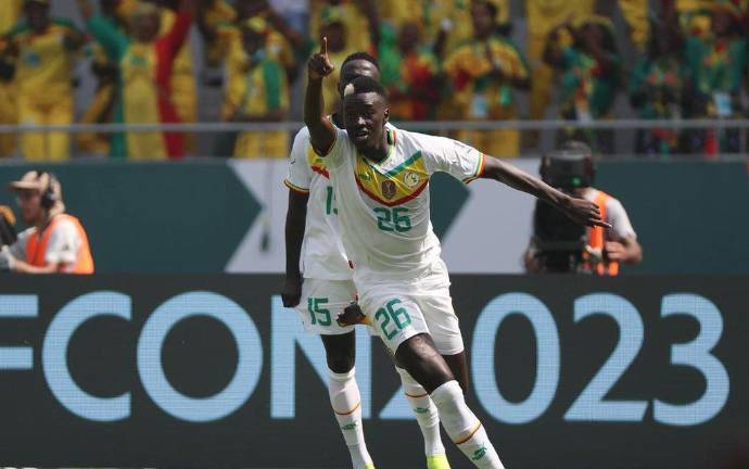 Pape Gueye deja de momento a su selección.