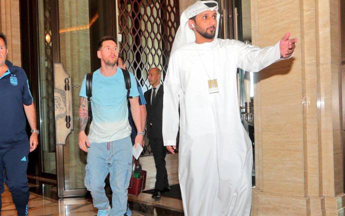 El capitán Lionel Messi ya se encuentra con su selección en Abu Dabi.