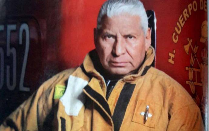 ‘El Jefe Vulcano’, 50 años de bombero y sirviendo a la Ciudad de México, muere a los 77 años