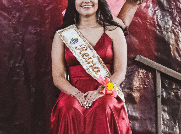 Coronan en el ICO a sus reinas de preparatoria y secundaria