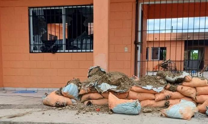 $!De nueva cuenta, vandalizan guardería que fungiera como base de seguridad, en Rosario