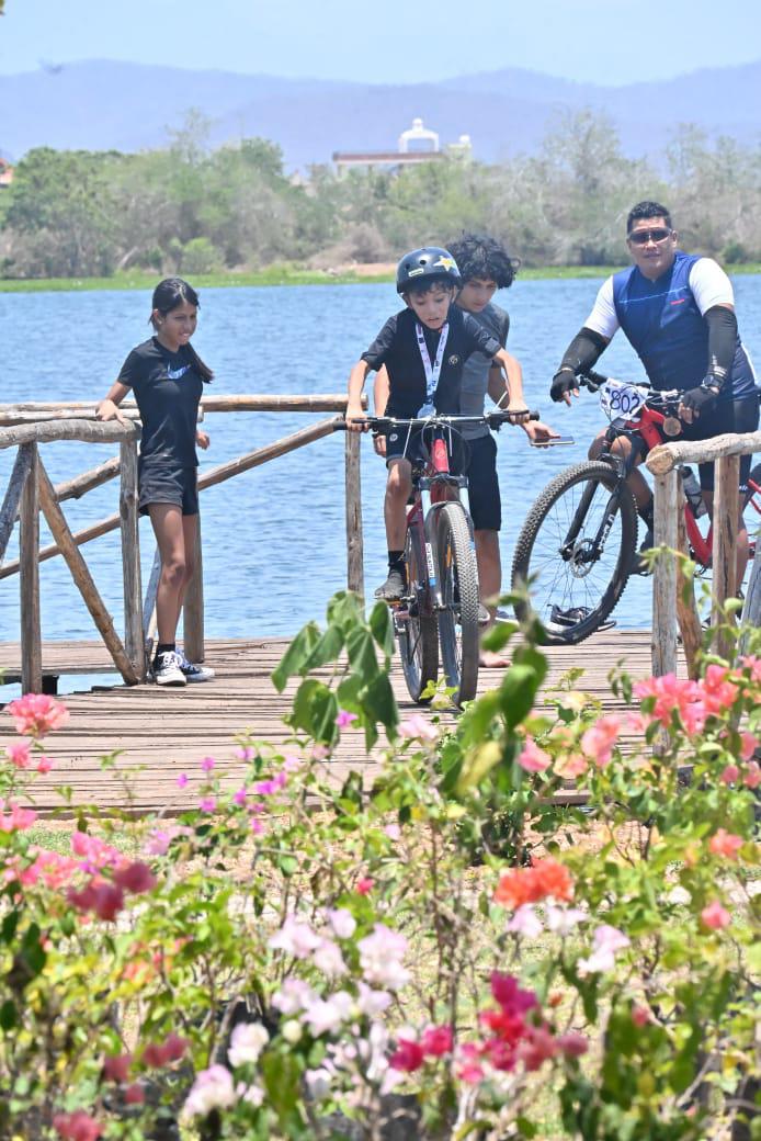 $!Cumplen más de 140 ciclistas los retos de la tercera fecha del Serial Mountain Bike Cup
