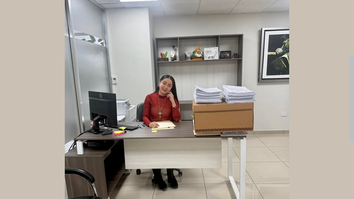 Silvia Alejandra Pineda Prado, de la Unidad Técnica de Evaluación del Congreso de Sinaloa, denuncia acoso para que renuncie al cargo.