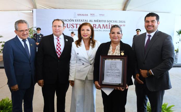 Ramona Calderón recibió el Premio Agustina Ramírez 2026 por su labor docente en comunidades rurales de Sinaloa.