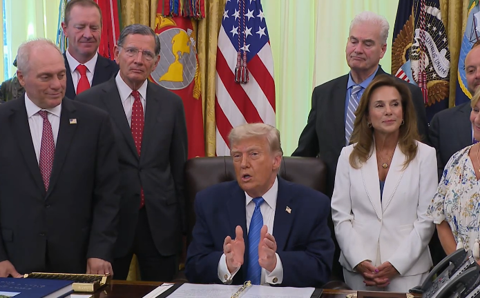 El Presidente de Estados Unidos Donald Trump afirmó que valoran no renovar el acuerdo comercial con México y Canadá.