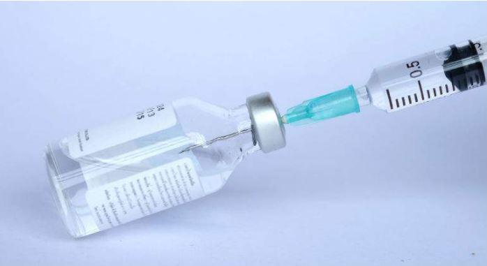 En México, cerca de 80 personas de una clínica recibieron una vacuna falsa cuyo costo fue de casi mil dólares por dosis