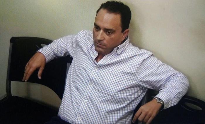 $!Antes de tomar un vuelo a Francia, el exgobernador de Quintana Roo, Roberto Borge, fue detenido.