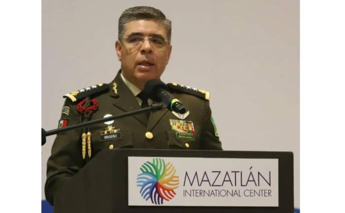 El General Guillermo Briseño Lobera en un evento en Mazatlán.