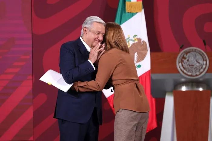 $!Meterse la pata por querer ser candidatos arriesga al movimiento: Tatiana Clouthier