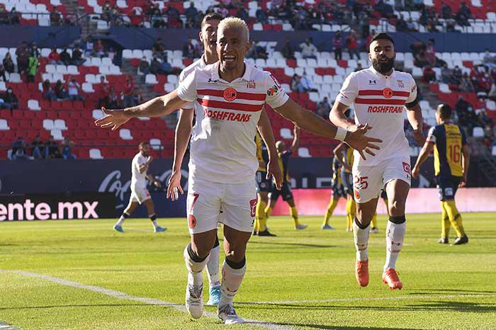 $!Tigres golea a las Chivas en su propia casa
