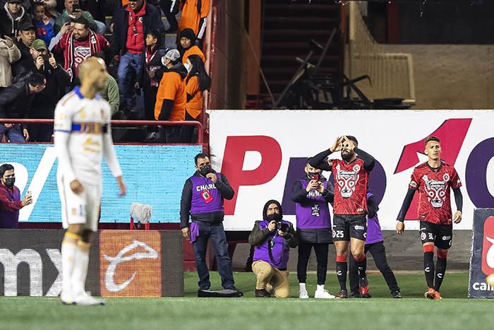 Xolos divide unidades con el líder Tigres