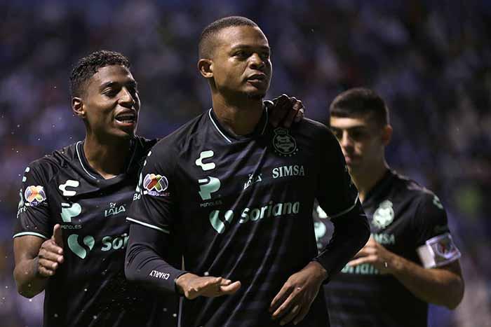 Santos vence a Puebla en duelo de volteretas