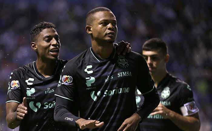 Santos vence a Puebla en duelo de volteretas