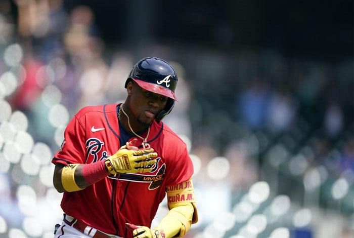 Ronald Acuña evita lista de lesionados tras dolencia