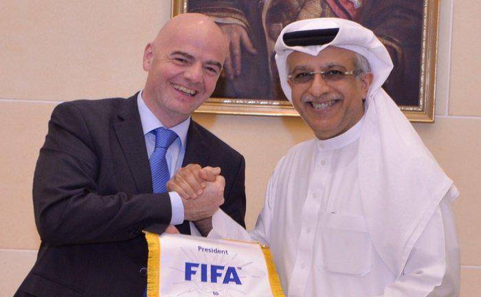 Gianni Infantino, presidente de FIFA, y Salman bin Ibrahim Al Jalifa, titular de la Confederación Asiática de Futbol.