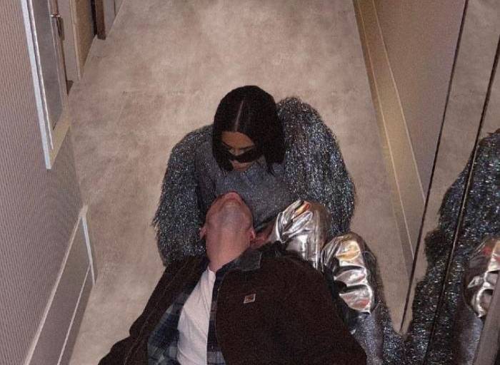 Comparte Kim Kardashian primera foto con Pete Davidson, su nueva pareja