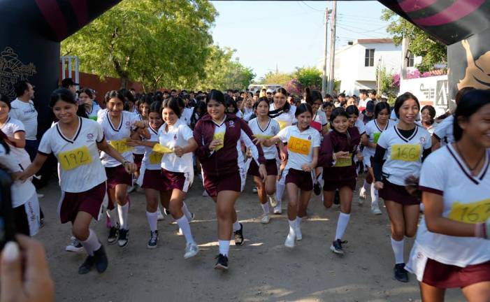 El objetivo de la carrera es fomentar una convivencia sana y pacífica en la comunidad escolar.