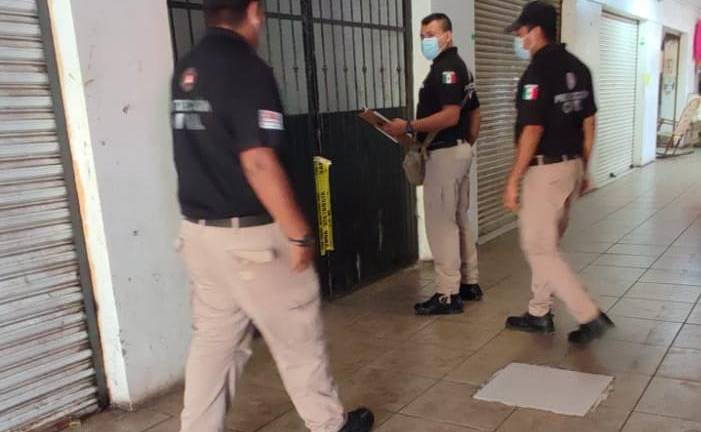 Realizan recorrido al interior y exterior del mercado; con la intención de concientizar en las medidas de prevención ante la alza de contagios por Covid-19.