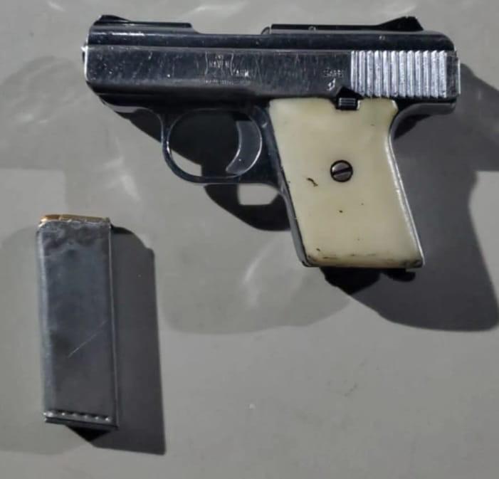 $!Con dos armas de fuego, detienen a un hombre en la colonia Infonavit Solidaridad, en Culiacán