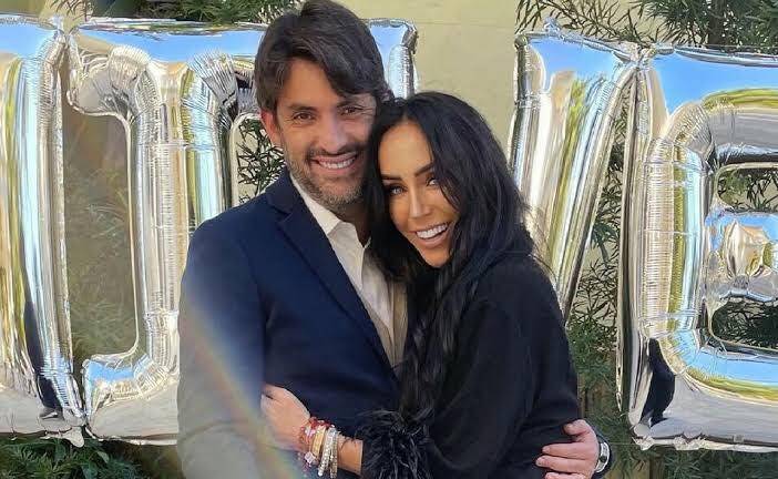 La conductora y su esposo aún se mantienen prófugos de la justicia.