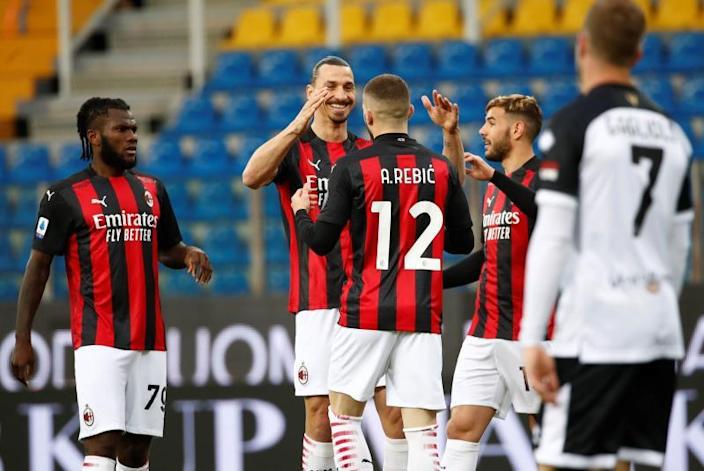 El Milan blinda su segunda plaza pese a la expulsión de Ibrahimovic